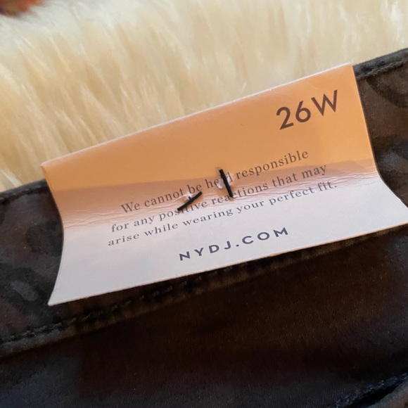 NYDJ Leopard Print Skinny Jeans in Gray Stretch Denim. Size 26W. - Picture 9 of 13